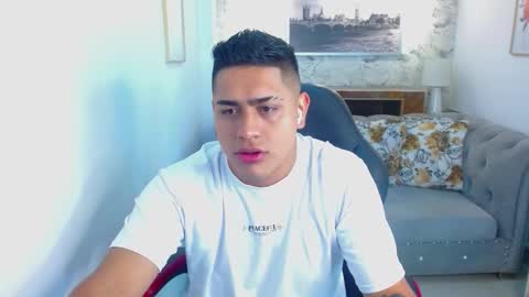 Snapshot of aaronn_12 chatting on 09-09-25, 12:05 Aaron online show from 09-09-25, 12:05