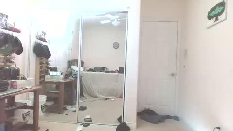 Snapshot of aaronprezent chatting on 12-04-25, 06:55 aaronprezent online show from 12-04-25, 06:55