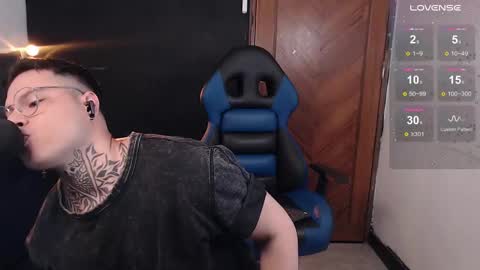 Snapshot of aaronsmith2_ chatting on 02-19-25, 12:03 aaronsmith2_ online show from 02-19-25, 12:03