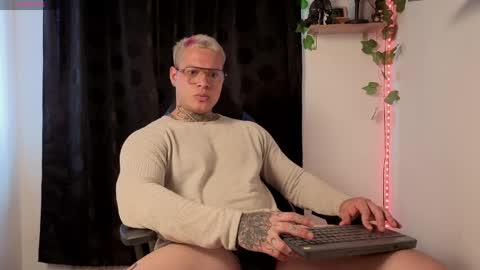 Snapshot of aaronsmith2_ chatting on 03-28-26, 06:51 aaronsmith2_ online show from 03-28-26, 06:51