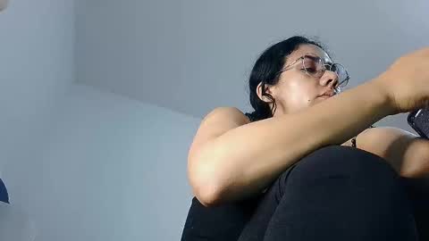 Snapshot of abbi_moon chatting on 02-19-25, 06:43 Martina online show from 02-19-25, 06:43