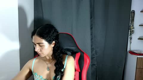 Snapshot of abbi_moon chatting on 10-10-25, 02:38 Martina online show from 10-10-25, 02:38