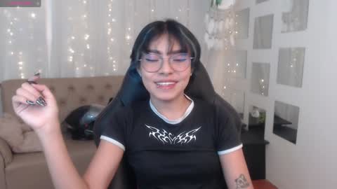 Snapshot of abbiross chatting on 12-29-24, 07:00 Abbi online show from 12-29-24, 07:00