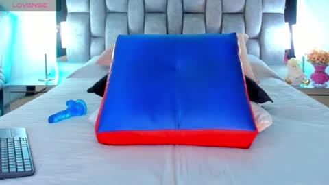Snapshot of abby_blue01 chatting on 12-04-24, 02:09 abby_blue01 online show from 12-04-24, 02:09