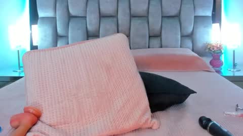 Snapshot of abby_blue01 chatting on 02-25-25, 05:52 abby_blue01 online show from 02-25-25, 05:52