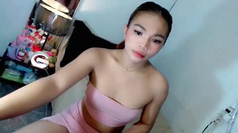 Snapshot of abby_luxpinay chatting on 10-28-25, 08:40 abby_luxpinay online show from 10-28-25, 08:40