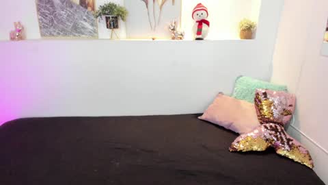 Snapshot of abby_mae_ chatting on 12-12-24, 06:57 Abby online show from 12-12-24, 06:57