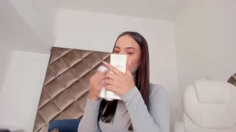 Snapshot of abby_me chatting on 01-27-25, 01:19 A B B Y online show from 01-27-25, 01:19