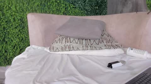 Snapshot of abby_me chatting on 02-04-25, 03:47 A B B Y online show from 02-04-25, 03:47