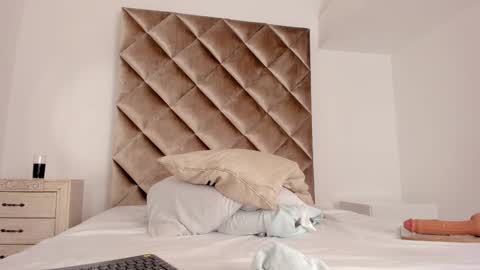 Snapshot of abby_me chatting on 02-10-25, 02:41 A B B Y online show from 02-10-25, 02:41