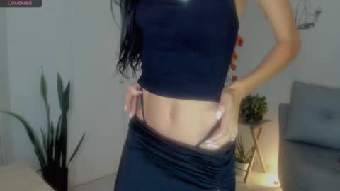 Laura  online show from 11-19-25, 12:32