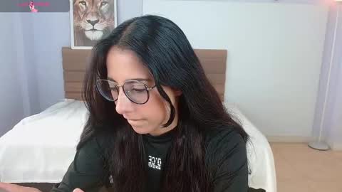 Snapshot of abbyevans__ chatting on 01-16-25, 03:56 Abby online show from 01-16-25, 03:56