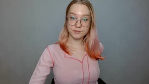 Abby Lovense is active online show from 12-22-24, 01:00