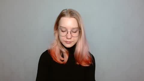 Abby Lovense is active online show from 12-26-24, 10:59