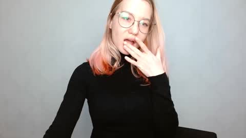 Abby Lovense is active online show from 12-26-24, 02:05