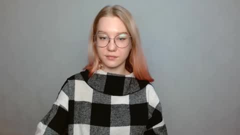 Abby Lovense is active online show from 12-28-24, 12:35