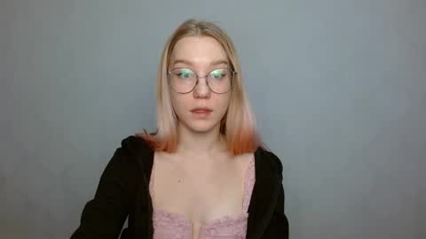 Abby Lovense is active online show from 01-04-25, 12:27