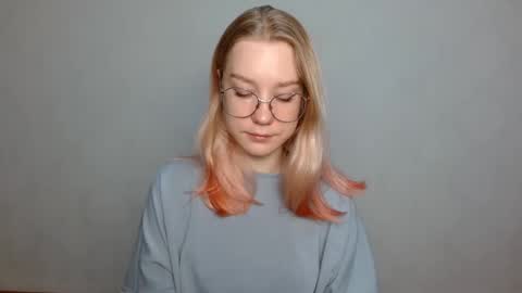 Abby Lovense is active online show from 01-08-25, 07:45