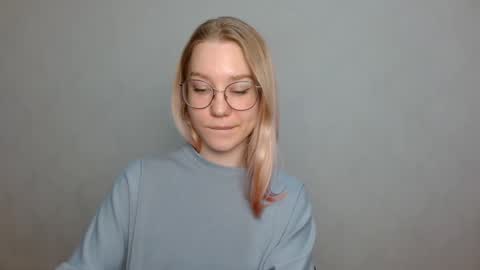 Abby Lovense is active online show from 01-08-25, 10:48