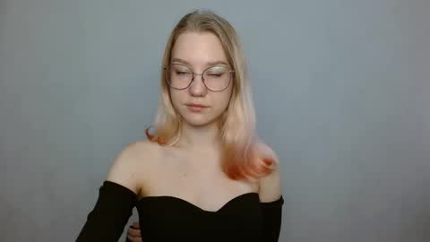 Abby Lovense is active online show from 01-14-25, 08:31