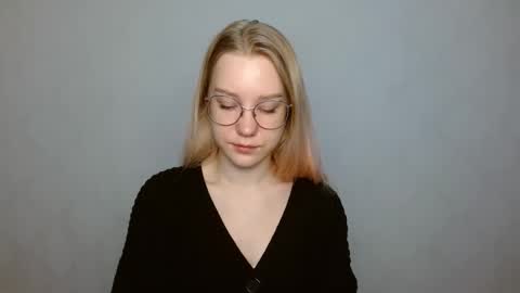 Abby Lovense is active online show from 01-17-25, 10:22