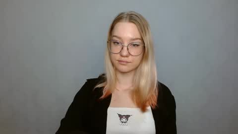 Abby Lovense is active online show from 01-21-25, 01:22