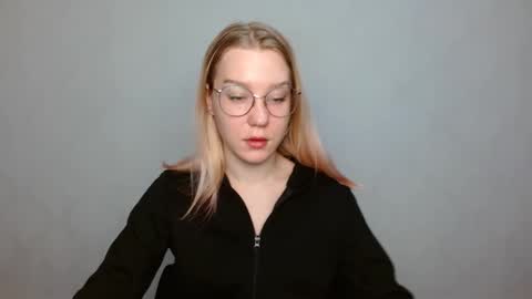 Abby Lovense is active online show from 01-25-25, 08:42