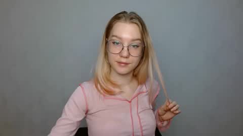 Abby Lovense is active online show from 01-29-25, 12:13