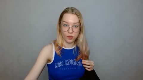 Abby Lovense is active online show from 02-02-25, 01:08