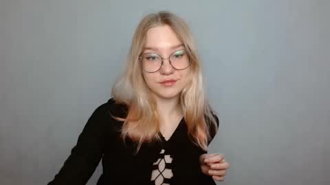 Abby Lovense is active online show from 02-06-25, 09:00