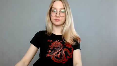 Abby Lovense is active online show from 02-17-25, 12:27