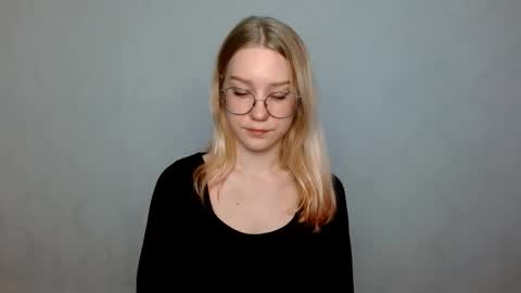 Abby Lovense is active online show from 02-20-25, 11:09