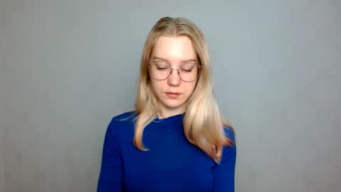 Abby Lovense is active online show from 02-26-25, 07:31