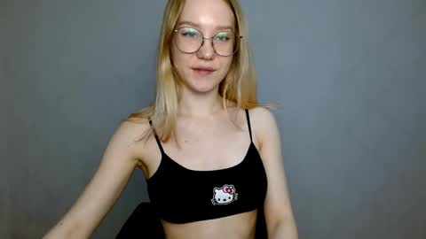 Abby Lovense is active online show from 03-01-25, 11:17