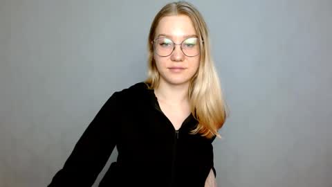 Abby Lovense is active online show from 03-03-25, 11:33