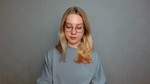 Abby Lovense is active online show from 03-05-25, 08:21