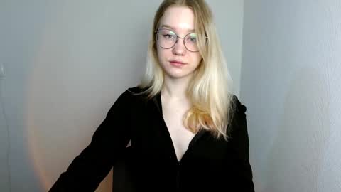 Abby Lovense is active online show from 03-12-25, 09:34