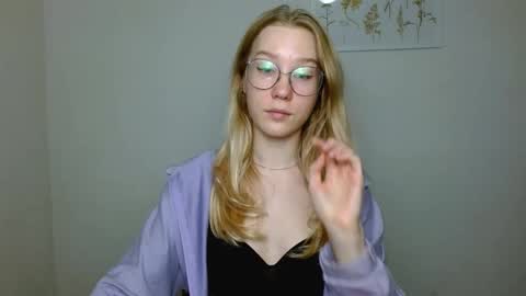 Abby Lovense is active online show from 10-07-25, 11:40