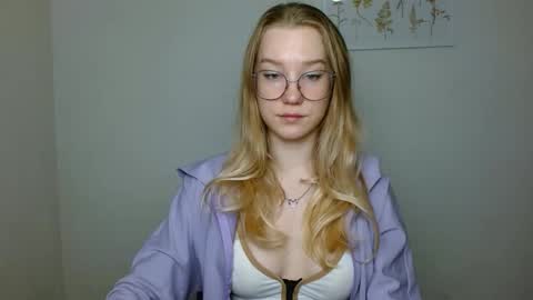 Abby Lovense is active online show from 10-08-25, 09:29