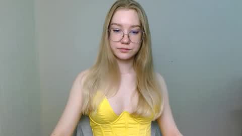 Abby Lovense is active online show from 03-15-26, 10:32