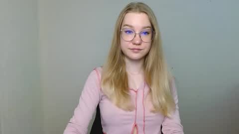 Abby Lovense is active online show from 03-28-26, 08:03
