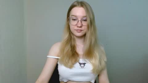 Abby Lovense is active online show from 03-31-26, 10:48