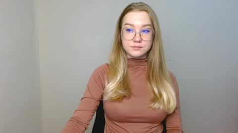 Abby Lovense is active online show from 04-06-26, 01:01