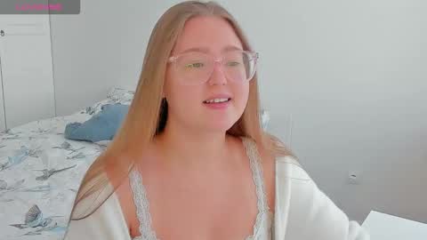 Snapshot of abbywyte chatting on 09-28-25, 03:06 Abby    Stream at Sat  Sun  Mon  Fri online show from 09-28-25, 03:06