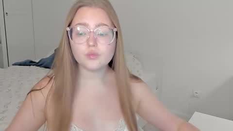 Snapshot of abbywyte chatting on 11-30-25, 01:59 Abby Stream at Sat Sun Mon Fri online show from 11-30-25, 01:59