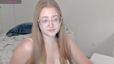 Snapshot of abbywyte chatting on 12-14-25, 02:33 Abby Stream at Sat Sun Mon Fri online show from 12-14-25, 02:33