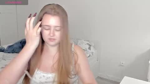 Snapshot of abbywyte chatting on 12-21-25, 03:19 Abby Stream at Sat Sun Mon Fri online show from 12-21-25, 03:19