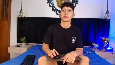 Snapshot of abeel_ordaz chatting on 11-23-25, 01:55 Abel Ordaz online show from 11-23-25, 01:55