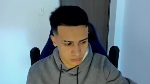 Independence model AbelAsburgo online show from 02-12-25, 11:18