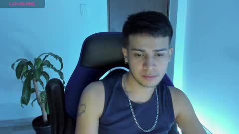 Independence model AbelAsburgo online show from 11-03-25, 12:57